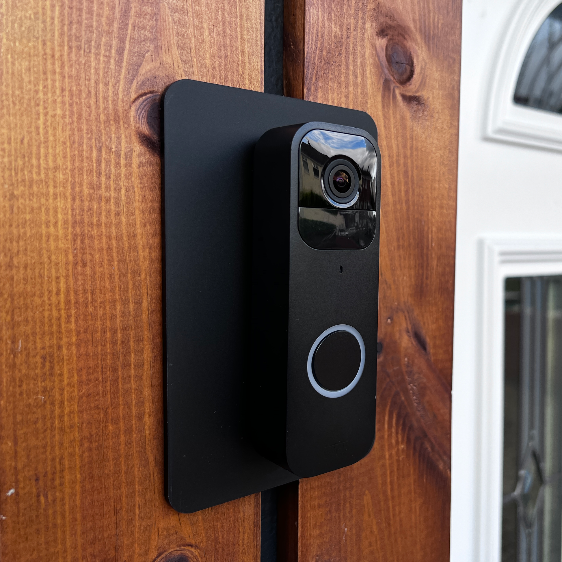 Blink doorbell on the black plate fitted to a wooden door frame